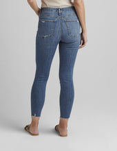 Load image into Gallery viewer, Silver Jeans Mid Rise Skinny
